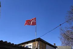 Вандал, сжегший еловые ветки на Вечном огне в Сургуте, взят под стражу