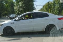 В Екатеринбурге мужчина посадил за руль маленького ребёнка