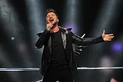 Лазарев потерял сознание во время концерта в Петербурге