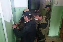 На Эльмаше пенсионерка забила квартиру мусором от пола до потолка