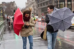 Синоптики дают штормовое предупреждение