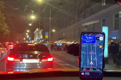В Екатеринбурге пассажир такси класса «Комфорт» оскорбил водителя, запретившего ему есть пирожок