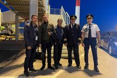 «Уральские авиалинии» попросили пилотов, посадивших самолет в поле, уволиться