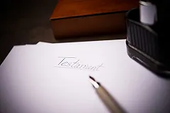 Эксперт за взятку обещала подделать почерковедческую экспертизу