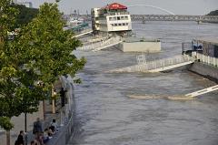 12 человек погибли из-за наводнения на Лазурном берегу