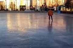 В ЦПКиО залили каток