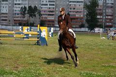 В Екатеринбурге следователи выясняют обстоятельства падения девочки с лошади