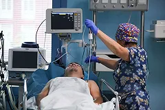 Тяжелых пациентов, заразившихся коронавирусом в больнице №1, перевели в 40-ю