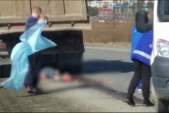 В Свердловской области грузовик насмерть сбил женщину