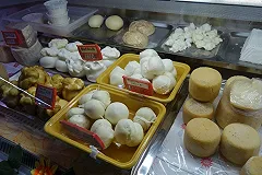 Житель Нижневартовска провел собственную акцию по сжиганию санкционных продуктов