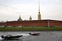 Лодка перевернулась в ЯНАО: двое взрослых спаслись, ребенок утонул