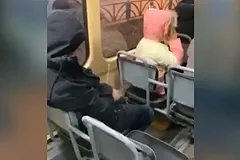 В Екатеринбурге в трамвае мужчина справил нужду на ребенка