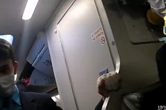 Свердловчанина накажут за курение в самолете
