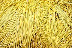 Вслед за гречкой в РФ ускорился рост цен на рис, могут подорожать и макароны