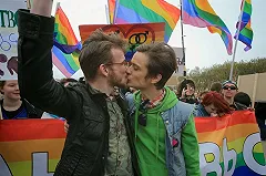 Элтон Джон ответил на телефонный розыгрыш: «Все равно жду встречи с Путиным»