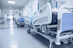 Из екатеринбургской больницы выписали переболевшую COVID-19 пенсионерку, которая не может дышать