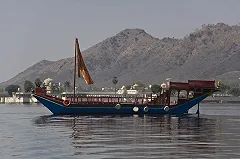 Три россиянки погибли у побережья Индии при крушении туристического судна