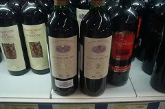 Сеть алкомаркетов закрывается в Екатеринбурге. Сотрудников выкидывают на улицу