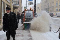 Вывозивший снег грузовик задавил женщину в ХМАО