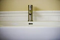 В Германии квартиросъемщик год не закрывал краны с водой. Утекло 7 млн литров