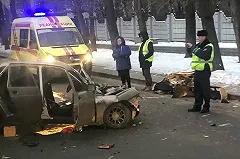 На Гагарина легковушка врезалась в трамвай