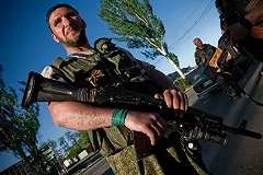 СМИ: Бизнесмены сворачивают матпомощь добровольцам Донбасса