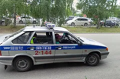 Водитель Toyota Corolla врезался в экипаж ДПС в Базовом переулке