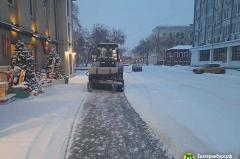 Орлов поручил усилить уборку от снега и льда тротуаров в Екатеринбурге