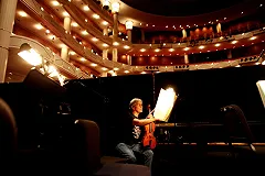 Худрук БДТ упал в оркестровую яму