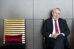 Президент Чехии и американский посол поругались из-за поездки на Парад Победы