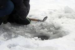 Спасатели измерили толщину льда на Верх-Исетском пруду