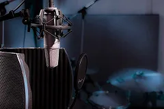 Сервис аудиокниг назвал десятку самых прослушиваемых произведений уходящего лета