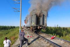 На Свердловской железной дороге загорелся пассажирский вагон