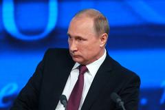 Путин попросил бизнес не спешить с уходом с Украины