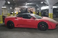 В Екатеринбурге продают за долги Ferrari. Таких в стране всего четыре