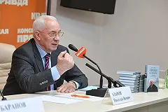 Азаров позавидовал темпам строительства Крымского моста