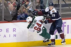 Бывший игрок «Автомобилиста» подрался в своем первом матче в НХЛ