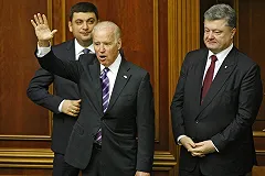 Байден прилетел в Киев на встречу с Порошенко