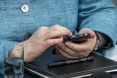 Перевод чиновников на смартфоны с российской ОС оценили в 160 миллиардов рублей