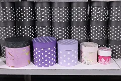 Осужденные свердловских колоний начали выпускать подарочные бумагу и коробки