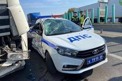 В Екатеринбурге полицейские столкнулись с фурой, преследуя пьяного водителя