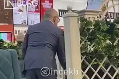 В ТРЦ Екатеринбурга охранник ударил посетителя