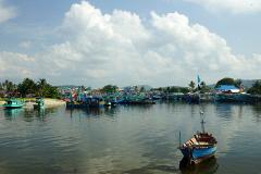 Лодка с туристами затонула в субботу в Индонезии