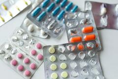 «Ъ»: в российских аптеках возник «сезонный» дефицит лекарств от ОРВИ