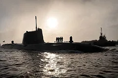 Британская подлодка помялась, гоняясь за российской