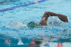 Женщина утонула в бассейне Смоленска, тренируясь задерживать дыхание под водой