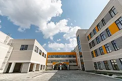 Высокинский открыл уникальную школу в микрорайоне Солнечный