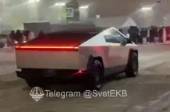 На дорогах Екатеринбурга заметили Tesla Cybertruck, которую придумал Илон Маск