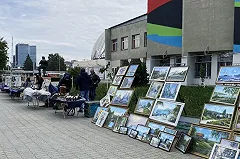 В мэрии Екатеринбурга рассказали, куда делась «Аллея художников» возле УрГЭУ