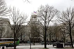 Россия планирует высылку 30 дипломатов США и арест американской дипсобственности